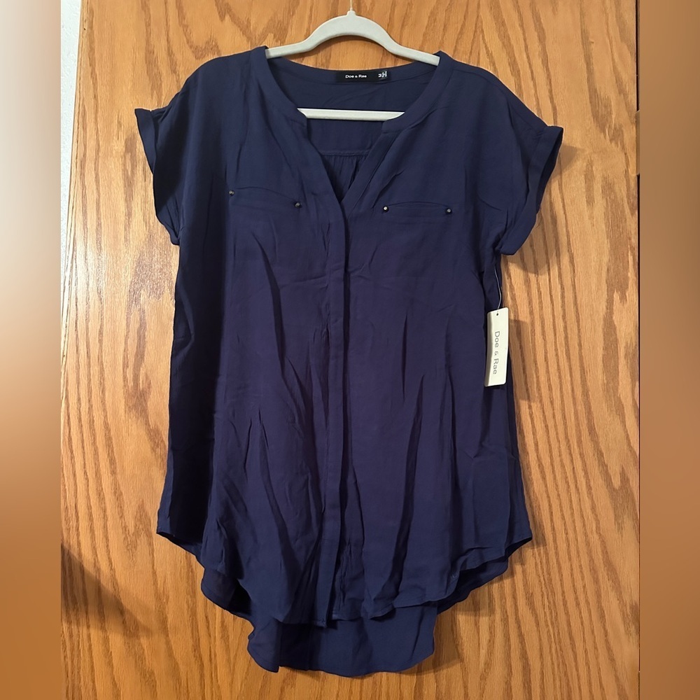 Doe & Rae V-Neck Tunic Button Down Top - NWT - Size M